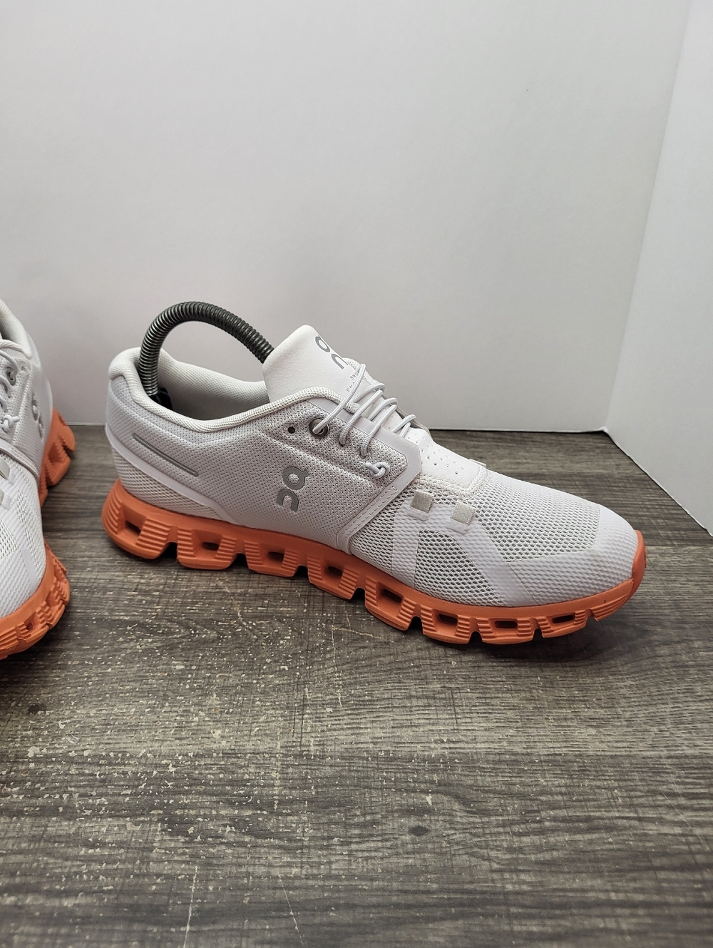 On Cloud 5 Athletic Comfort Running Womens Shoes Sz 9.5 Light Grey Coral - Picture 3 of 10